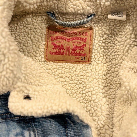 Levi's Blue Denim Jacket with Sherpa Lining - Picture 4 of 5